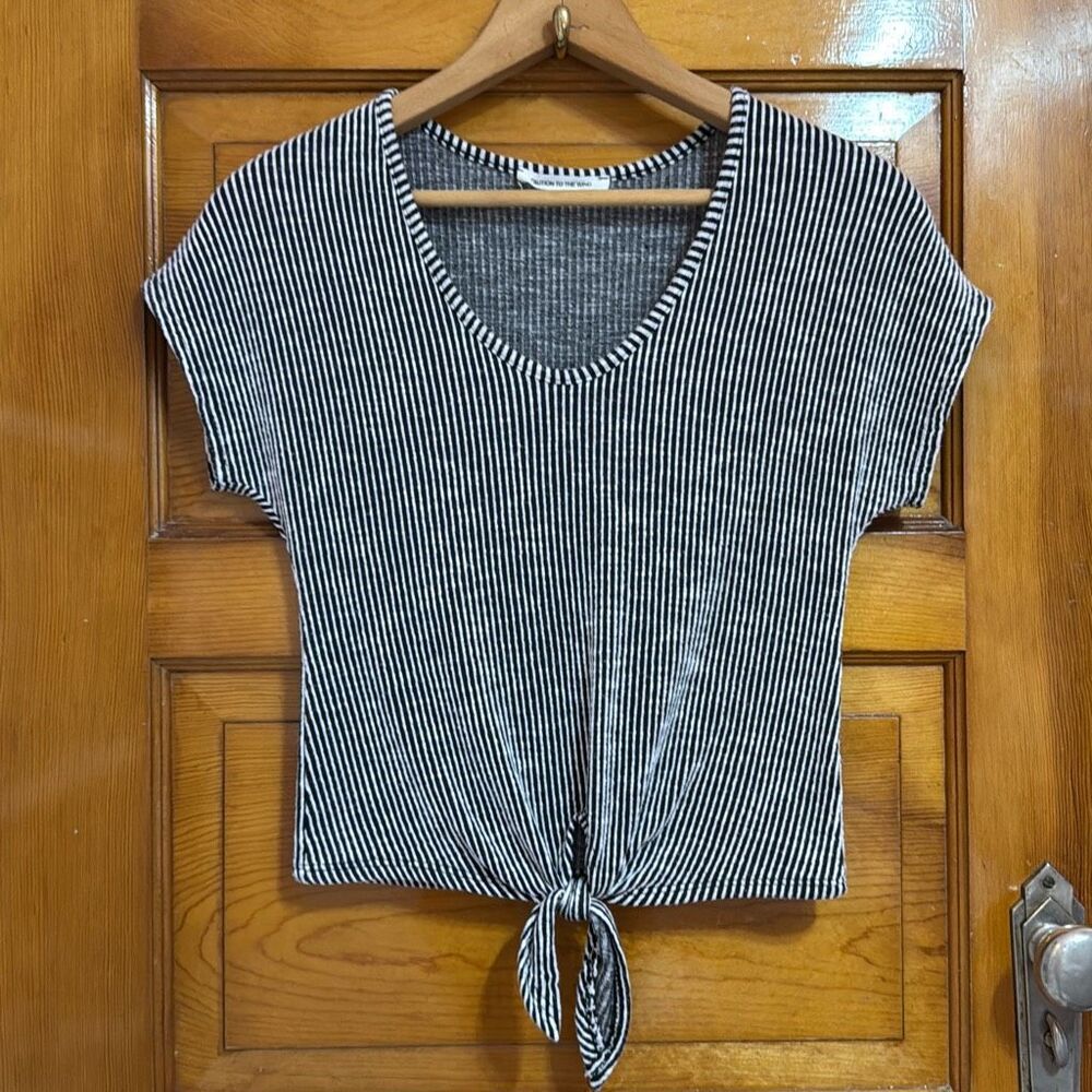 Caution To The Wind Black White Striped Front Tie Top Blouse Women’s Extra Small